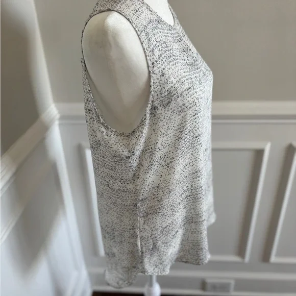 Violet & Claire Speckled Gray and White pattern sleeveless flowy Top - Picture 3 of 12